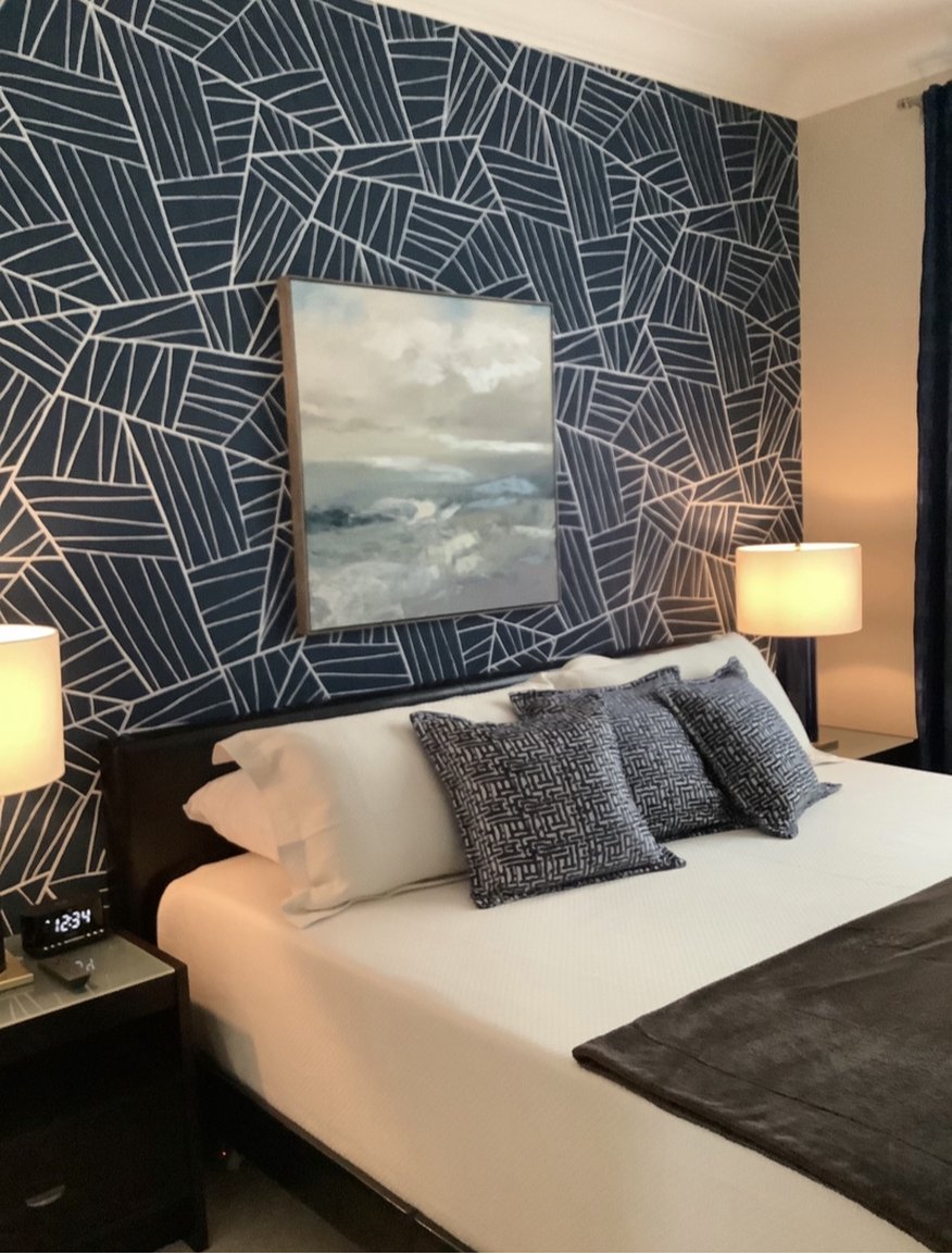 Safe wallpaper removal process protecting walls and surfaces